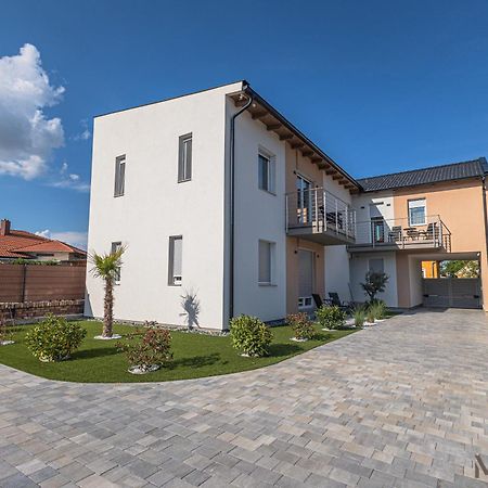 Melomi 1 Apartman Sárvár Exterior foto